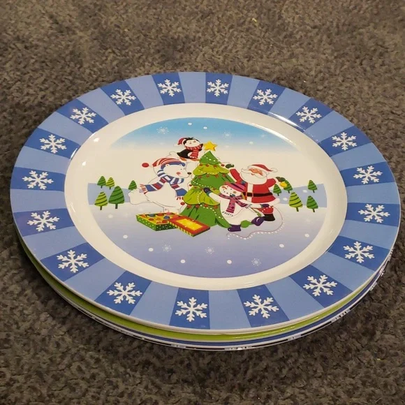 5 Christmas themed Melamine Plates EUC - Picture 4 of 5